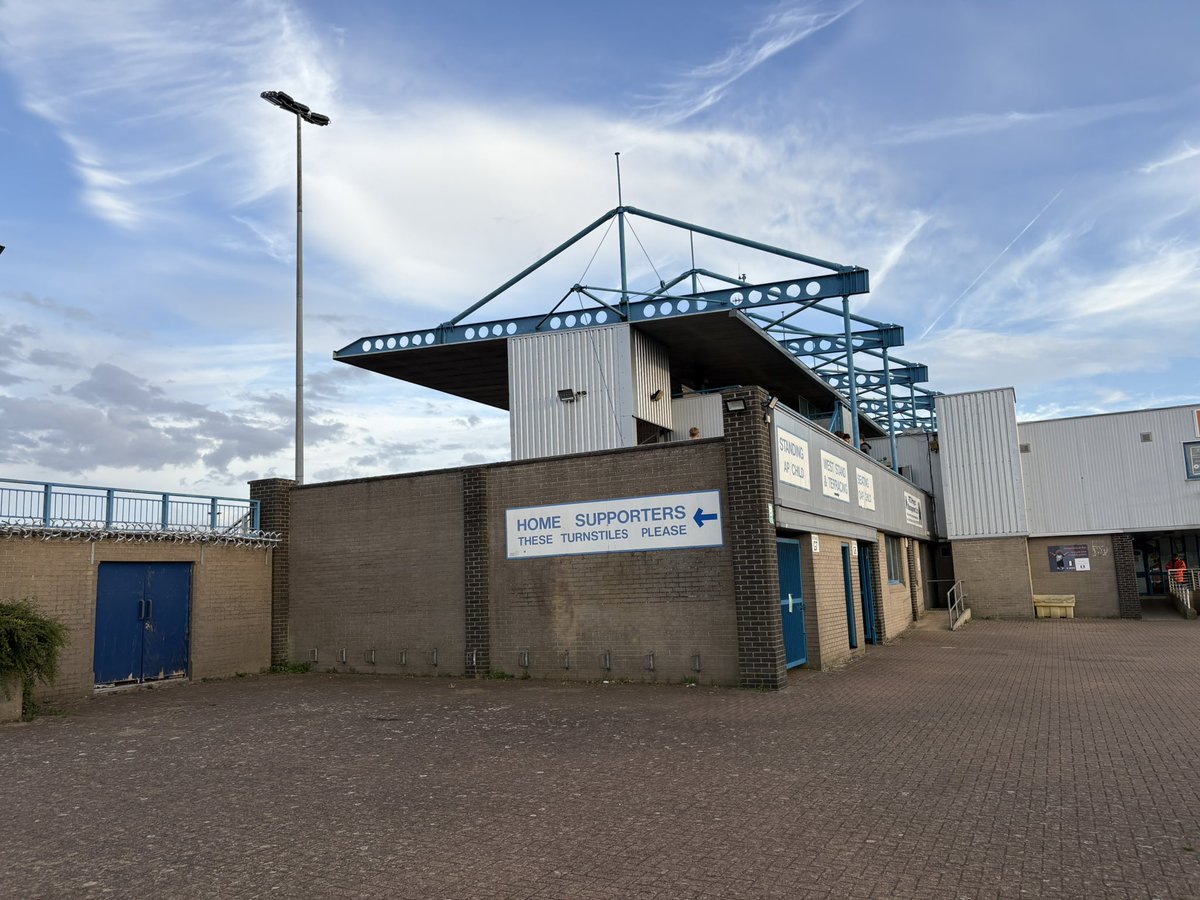 Mid-week non-league is back. Away for work so missing our game away at Newton Spurs. 

Not bad for a Step 5 ground 🤯 

Grantham Town vs Hucknall Town

United Counties Football League