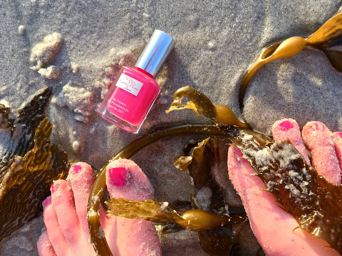 MegganAnderson's tweet image. I don&apos;t use #nailpolish most of the time, but when I do, it&apos;s always @KarmaOrganicSpa! I LOVE their #crueltyfree vegan nail products! Perfect for my #handmodeling and #handdouble bookings!💅✨

#model #modeling #handmodel #feet #beach #manicure #pedicure