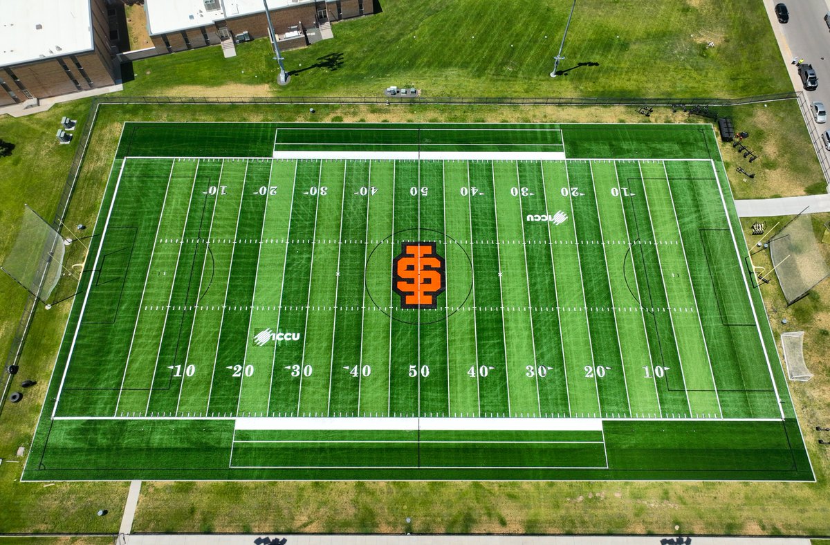 CoachPFieldTurf's tweet image. 🚨New project finished up @ISUBengals for their @Idaho_Central Practice Field! @FieldTurf installed a new Elite Classic HD system for the Bengals w/ Cool Play.  Thank you for trusting us w/ your facility &amp;amp; being new members to #TeamFieldTurf  #IndustryLeader (PC to ISU Athletics)