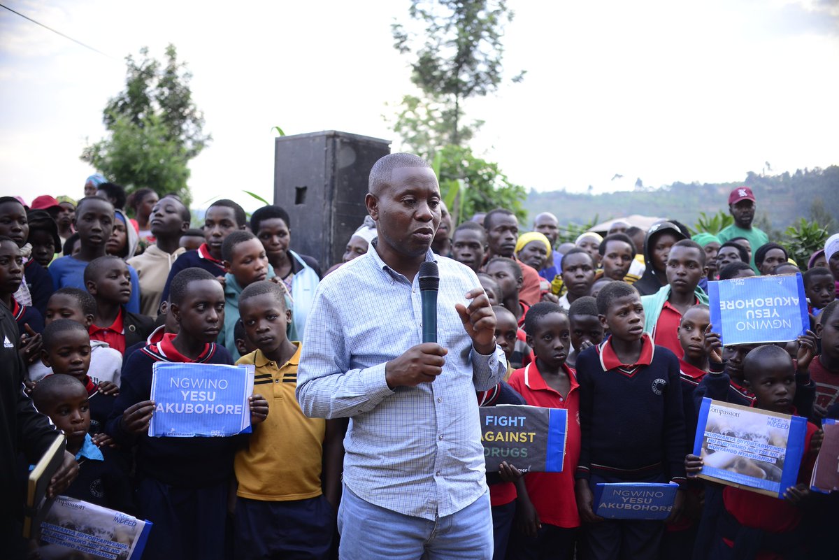 🚨 News 🚨
Mu kagari ka Nyarutarama, centre ya Nyande kubufatanye n'inzego za Leta hasojwe igikorwa cyo kurwanya ibiyobyabwenge cyateguwe n'umushinga wacu wa Rw0821 Gasharu uterwa inkunga na compassion.Hibukijwe ibibi by'ibiyobwabwenge hapimwe abaturage zimwe mu ndwara zitandura