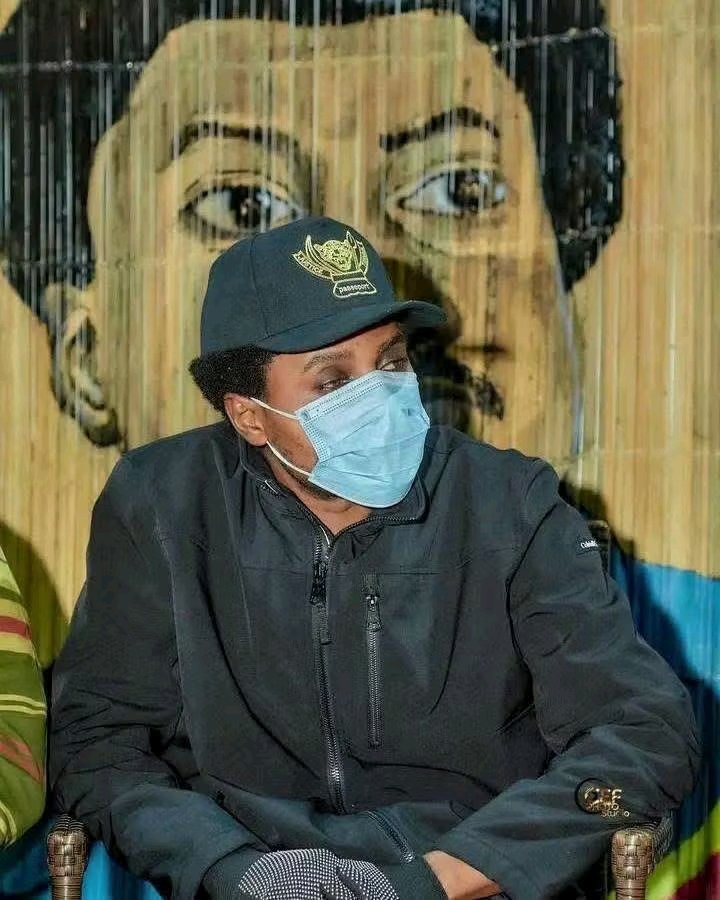 Demain, ils pourront prononcer une condamnation, mais ils ne feront jamais taire une conviction. Constant Mutamba, c’est une idée, une résistance, une voix du peuple. Même derrière les murs, un vrai leader continue de briller. Le Congo t’écoute, et l’histoire retiendra.