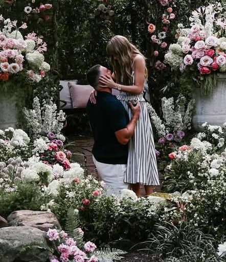 Taylor Swift and Travis Kelce are engaged after two years together💍

Here's everything it taught me about building SaaS marketing campaigns 

1/🧵👇