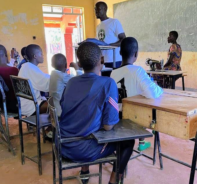 borders_kenya's tweet photo. Strengthening Communities Through Partnership
At Football Without Borders Kenya, we use ⚽ to drive:
Youth Empowerment
Gender Equality
Sustainability &amp; Climate Justice
Peacebuilding
Together with @CSOs &amp; the United Nations, we can amplify impact &amp; build inclusive communities. https://t.co/5ev1FkQK47