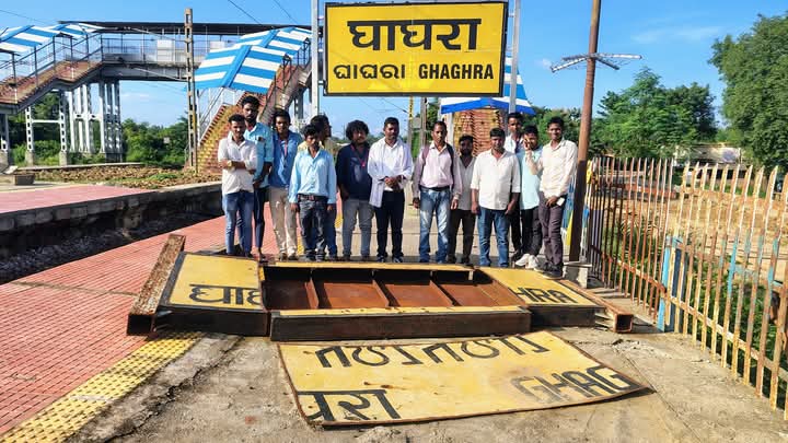 #घाघरा_रेलवे_स्टेशन_मामला_कोल्हान
हमारे ही देश में, हमारे ही जमीन पर,  हमारे ही लोगों के बीच, हमारे ही आदिवासी अस्मिता और पहचान को खत्म करने की साजिश हो रही है कोल्हान में हो समाज की आदिवासी अस्मिता से खिलवाड़ किसी भी कीमत पर बर्दास्त नहीं की जाएगी !
<a href="/RailMinIndia/">Ministry of Railways</a>
<a href="/BhimArmyChief/">Chandra Shekhar Aazad</a>