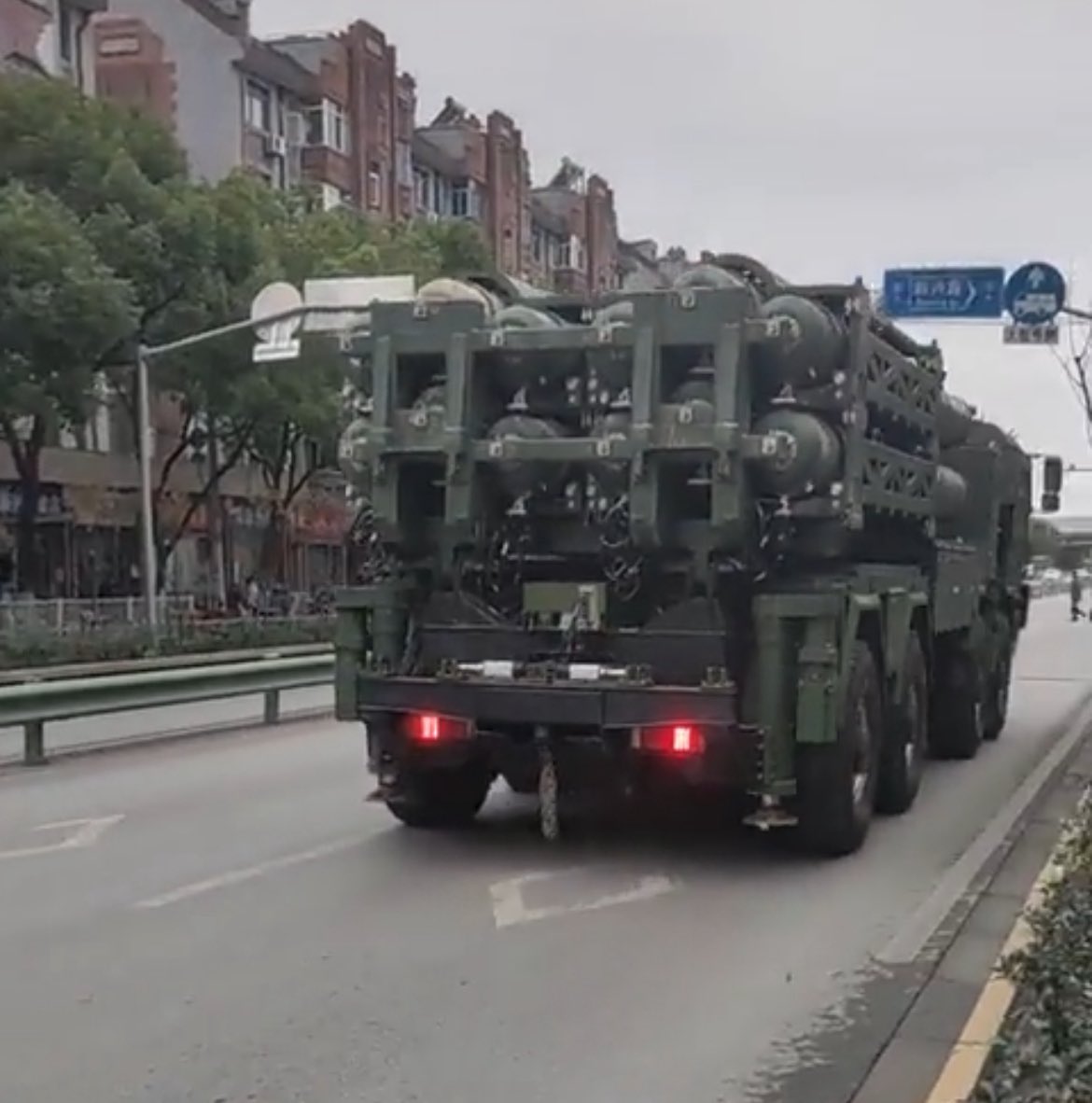 1 | To add a bit more confusion, there are other Chinese SAMs that we know their existence but the PLA decided not to show us this time.

This 12 missiles per TEL, medium to long range / terminal ABM ( 
Speculation) SAM.