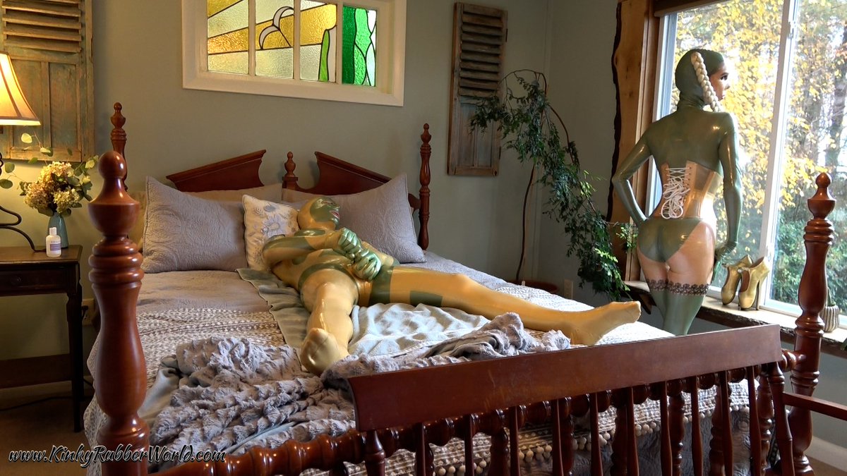 get ready for more pictures and videos in this magical bedroom with <a href="/rubber_jeff_/">RUBBER_JEFF</a> Lara is wearing her electric leaf outfit with metallic transparent