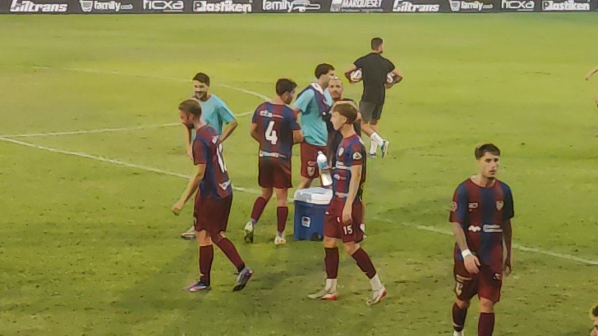 DESCANSO | 0-1 | 
44' Buen chut de Abraham, centrado que para <a href="/joancastanyer/">Joan Castanyer</a>. 
En la siguiente, Vassi cede a <a href="/Leo92amarillo/">Leo Ramírez</a> que intenta cruzar y se encuentra de nuevo al exportero del Alzira. 
Con el tiempo cumplido el Carcaixent envía un chut por encima del larguero.