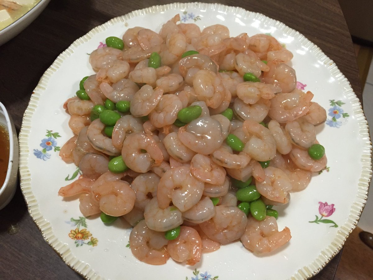 鸿门宴谈不上，但它请吃饭并不是它说的想交朋友那么简单。我基本已经美国化了，对吃饭根本无所谓，我又不缺吃缺喝，我不太会想到别人会low的用吃饭做文章。我也想看它真人，拼凑信息，看后它的形象和谈吐让我大失所望。果然一撕它就立马造谣，吃了一百多变成四百多等。它请的哪个菜比我家里的菜好？😄