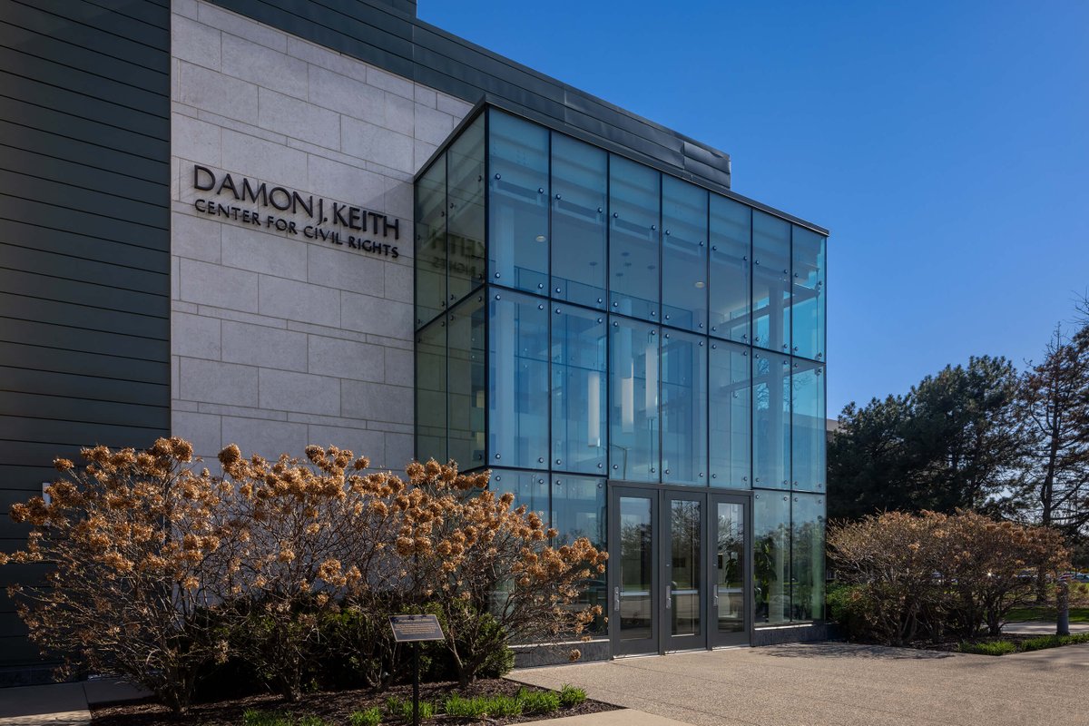 Novum engineered, fabricated, and installed the structural glass vestibule enclosure and facade at the Damon J. Keith Center for Civil Rights in Detroit, MI. The main enclosure consists of three exterior walls with a height of nearly 25′ tall, leading to one interior wall.
#novum