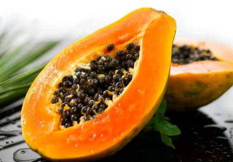KristenJakobitz's tweet photo. A simple way to support your #GutHealth? Adding a pinch of black pepper on papaya slices helps ease digestion, reduce bloating, and support smoother elimination. Papaya contains the enzyme papain, which aids protein digestion, while black pepper enhances the bioavailability of nutrients and stimulates the gut lining.
#FunFact #NutritionTips