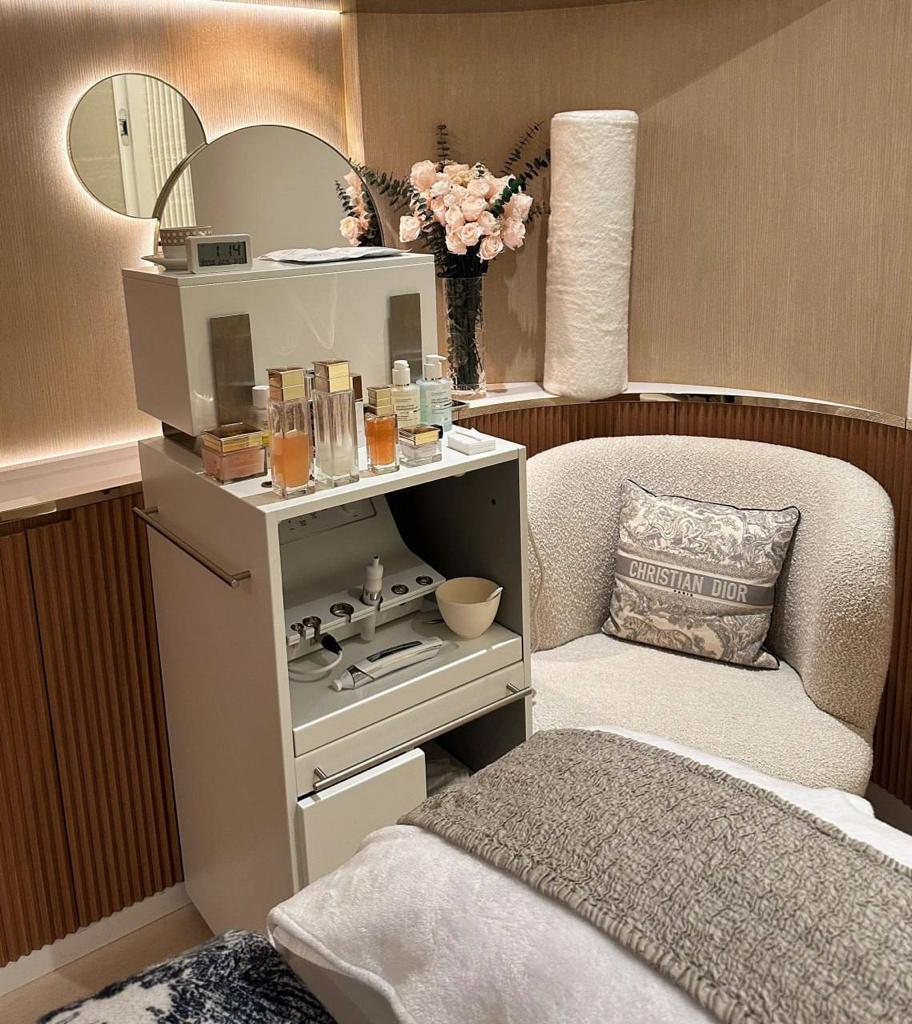 Flowinio's tweet photo. How do you feel about the decoration? https://t.co/9Vee9jr4si