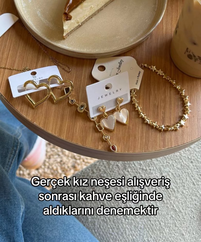 Alya (@alyareckles) on Twitter photo 