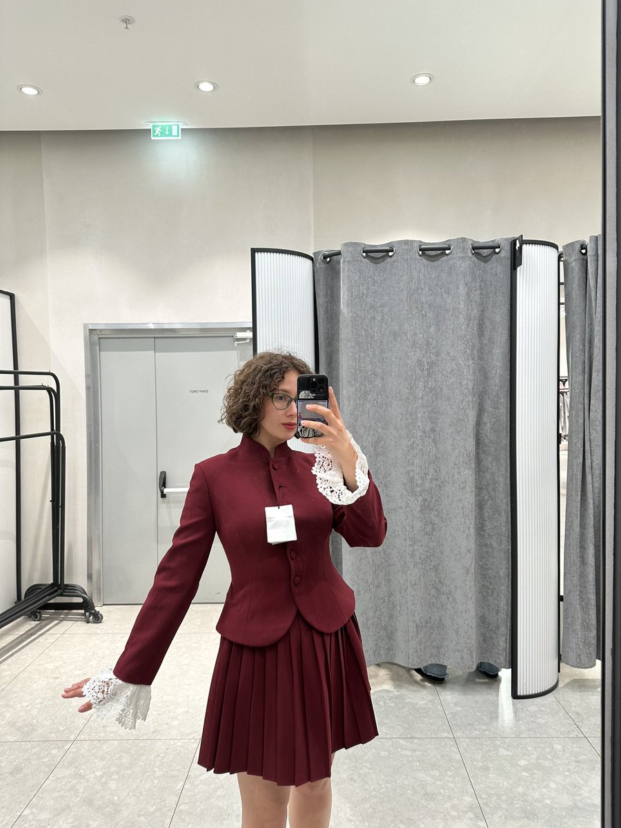 я умерла от красоты этого пиджака и его прайса в 14 тысяч