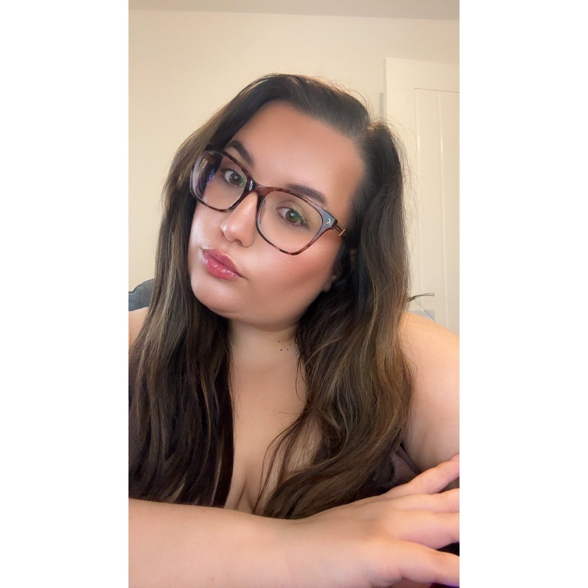 ChelsieHun_'s tweet image. Is it Friday yet 👀