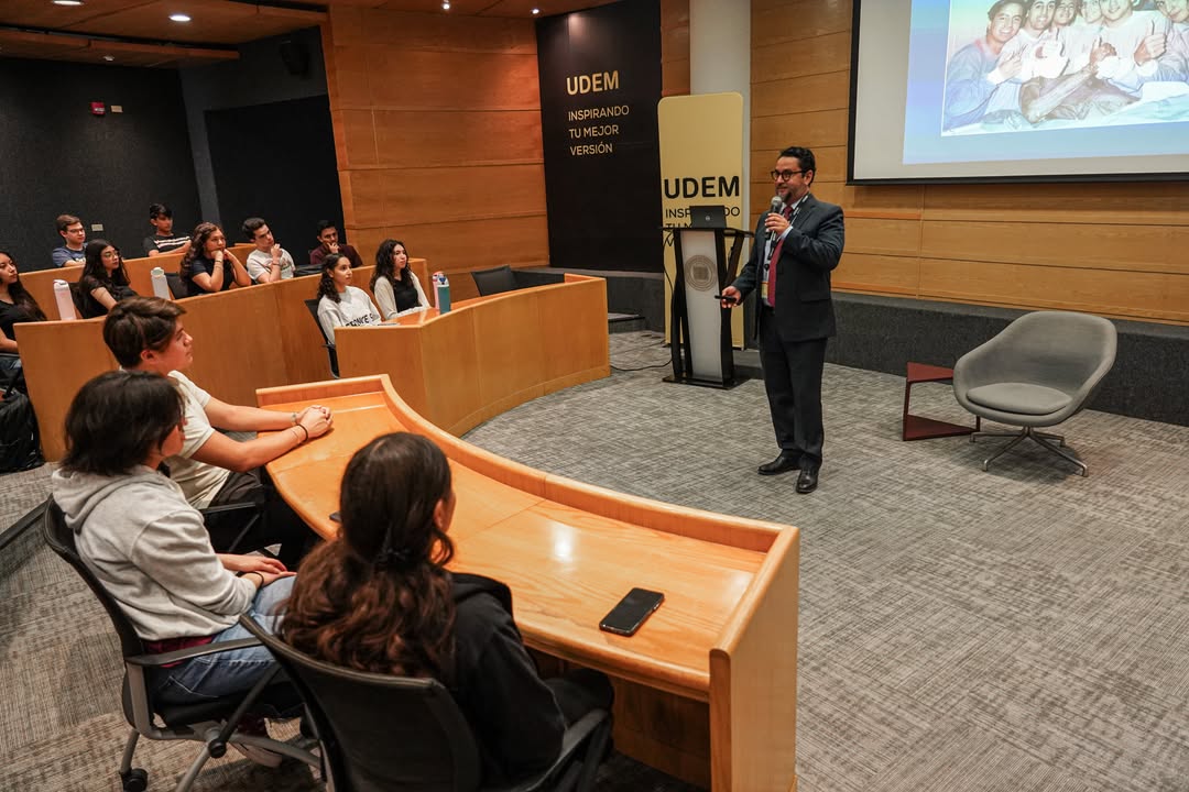 👨‍⚕️ Damos la bienvenida al Dr. Jorge Abarca Guevara, consultor en Infectología en King's College Hospital, Londres y #GlobalCommunityProfessor en la UDEM.

Durante su estancia estará compartiendo valiosas enseñanzas y brindando asesoría a los alumnos de la Escuela de Medicina.🩺
