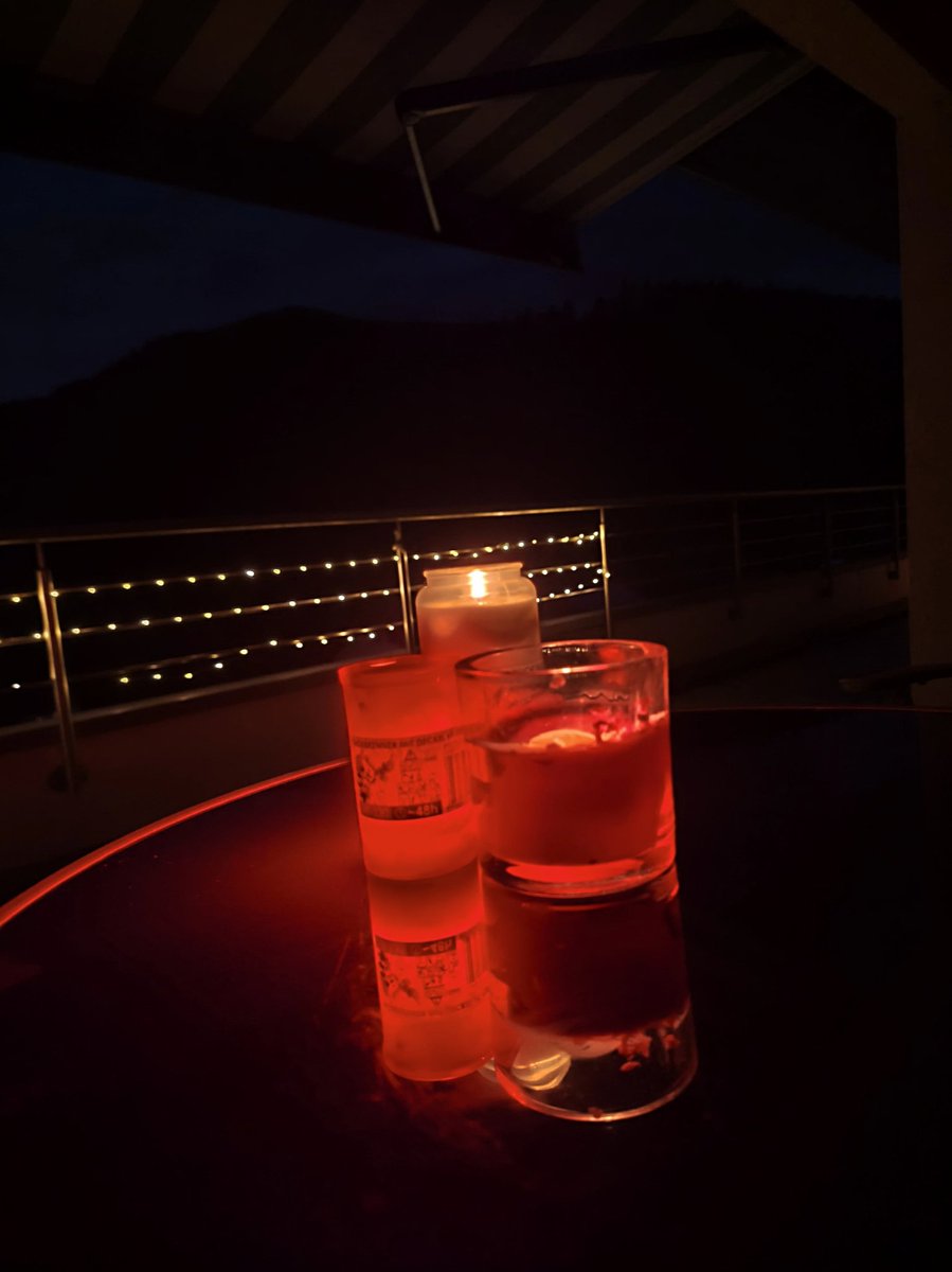 Evenings like this 😍 

Nichts außer Ruhe. God, ich liebe es am "Arsch der Welt" zu leben 😂 Außer das man hier nichts zu essen bestellen kann, das nervt ein bisschen