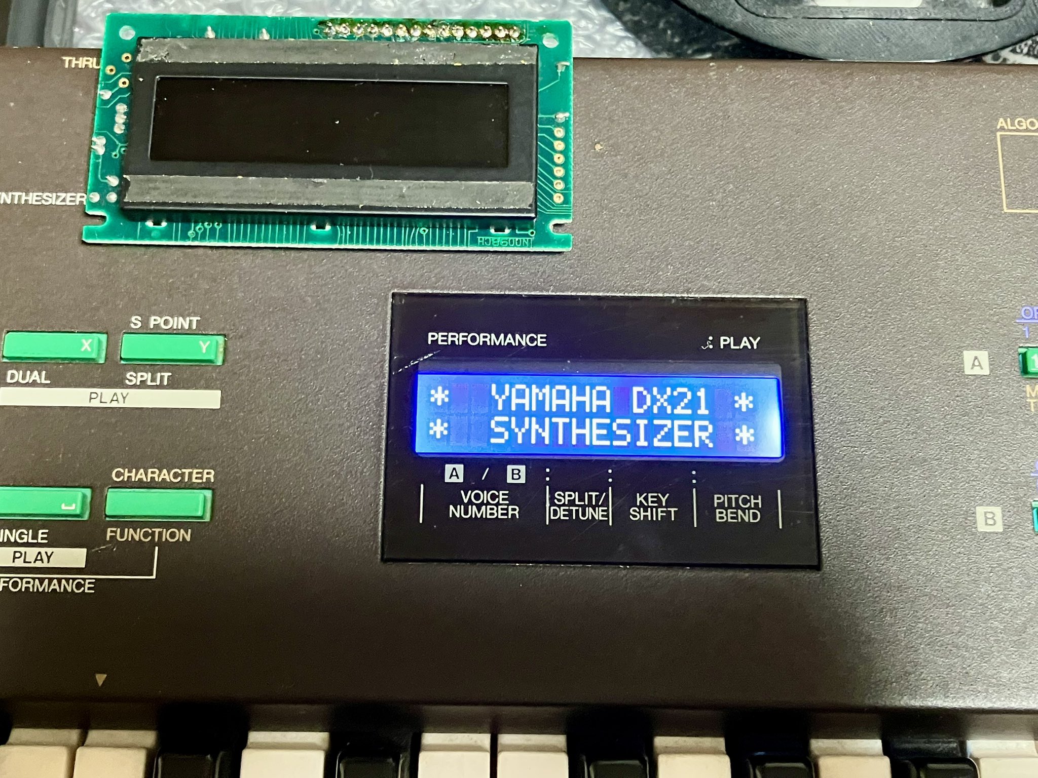 YAMAHA DX21 ディスプレイ換装済み YAMAHA DX21 ディスプレイ換装済み