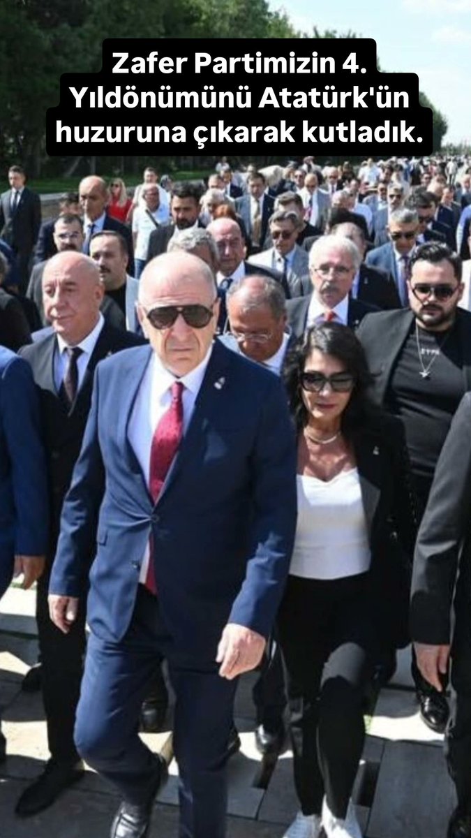 ZaferpartisiRTK's tweet photo. Zafer partisi Rumeli Türkleri Komitesini  temsilen Ankara'da partimizin 4.üncü yıldönümünü Atatürk'ün huzuruna çıkarak kutladık!
@umitozdag @O_PEHLIVANOGLU
@omurucar1974 @cezmi_polat
@UlasozY @nezih_ozer3 @KNoyanl 
@ahmet_ctn 
@ILayic
@HHsn66
@ulkualptekin https://t.co/HrgxQ80vy4