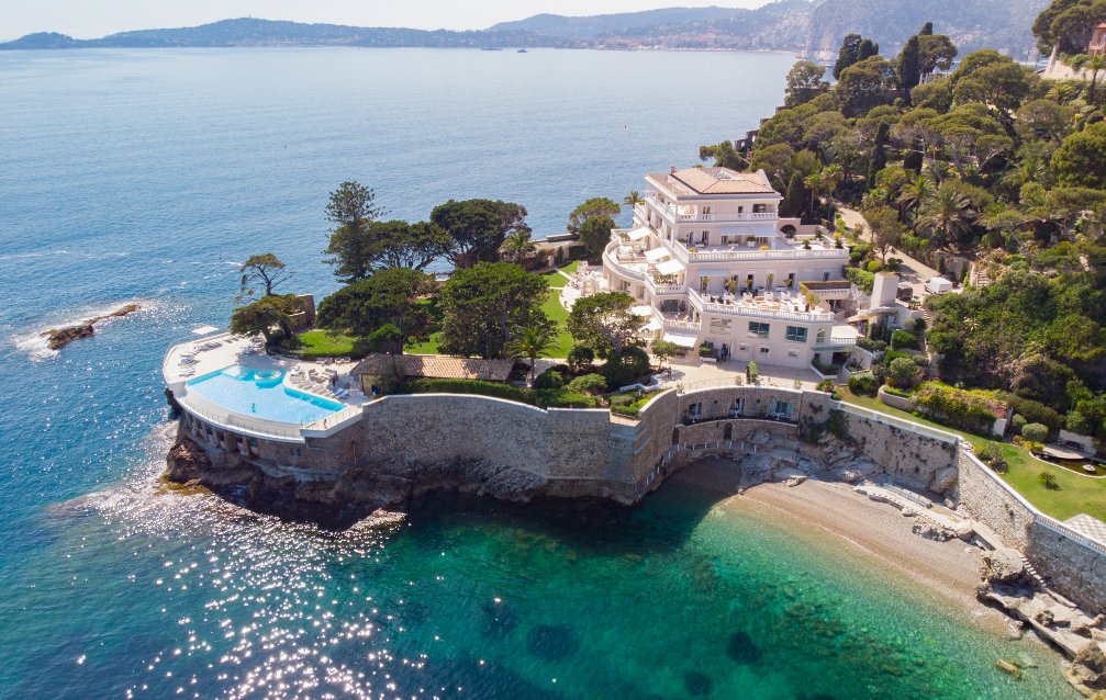 cppluxury's tweet photo. LVMH’s Bernard Arnault acquires Hotel Cap Estel on the French Riviera for €200 million
https://t.co/kq6MiQr4bk
#LVMH #BernardArnault #HotelCapEstel #CapEstel #FrenchRiviera #CoteDAzur #luxuryhotels #luxuryhospitality #luxury #hotels #luxuryresorts #luxurydining @LVMH https://t.co/pbI0euXcEd