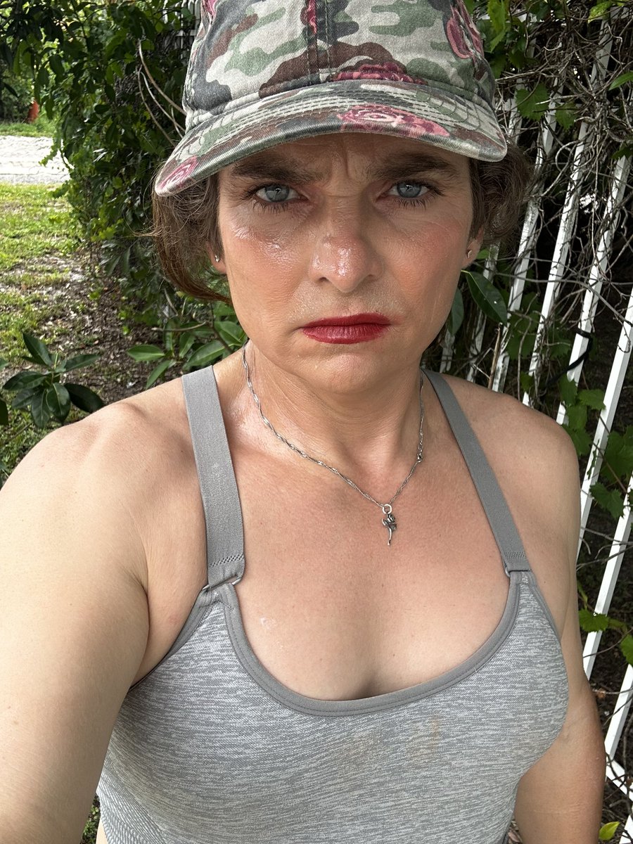 LadyJessicaIX's tweet photo. Politically homeless https://t.co/vCLzIE6XqK