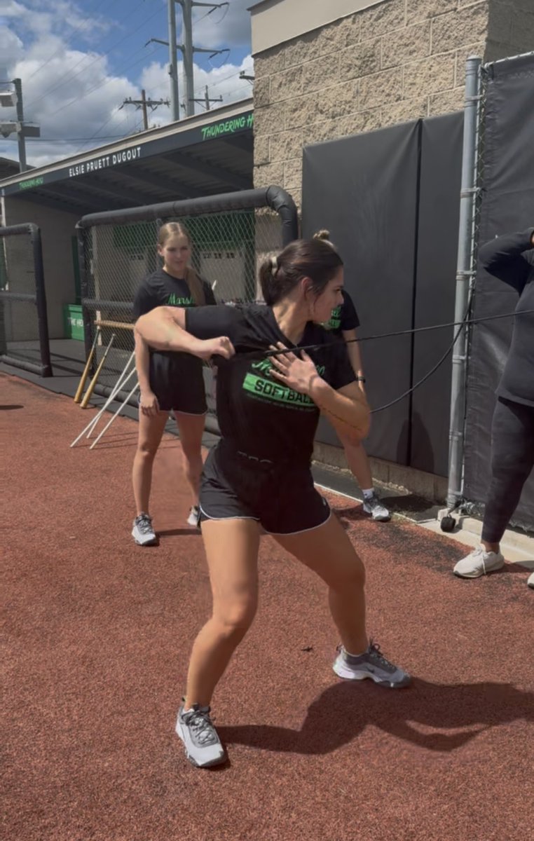 Shoutout to the best assistants <a href="/AlyHarrell/">Aly Harrell</a> &amp; <a href="/RileyBlampied/">Riley Blampied</a> for teaching our movement prep today &amp; <a href="/olivia_bruno23/">liv bruno</a> for FaceTiming me in &amp; sending videos. Looks like a beautiful day at Dot Hicks! 💚