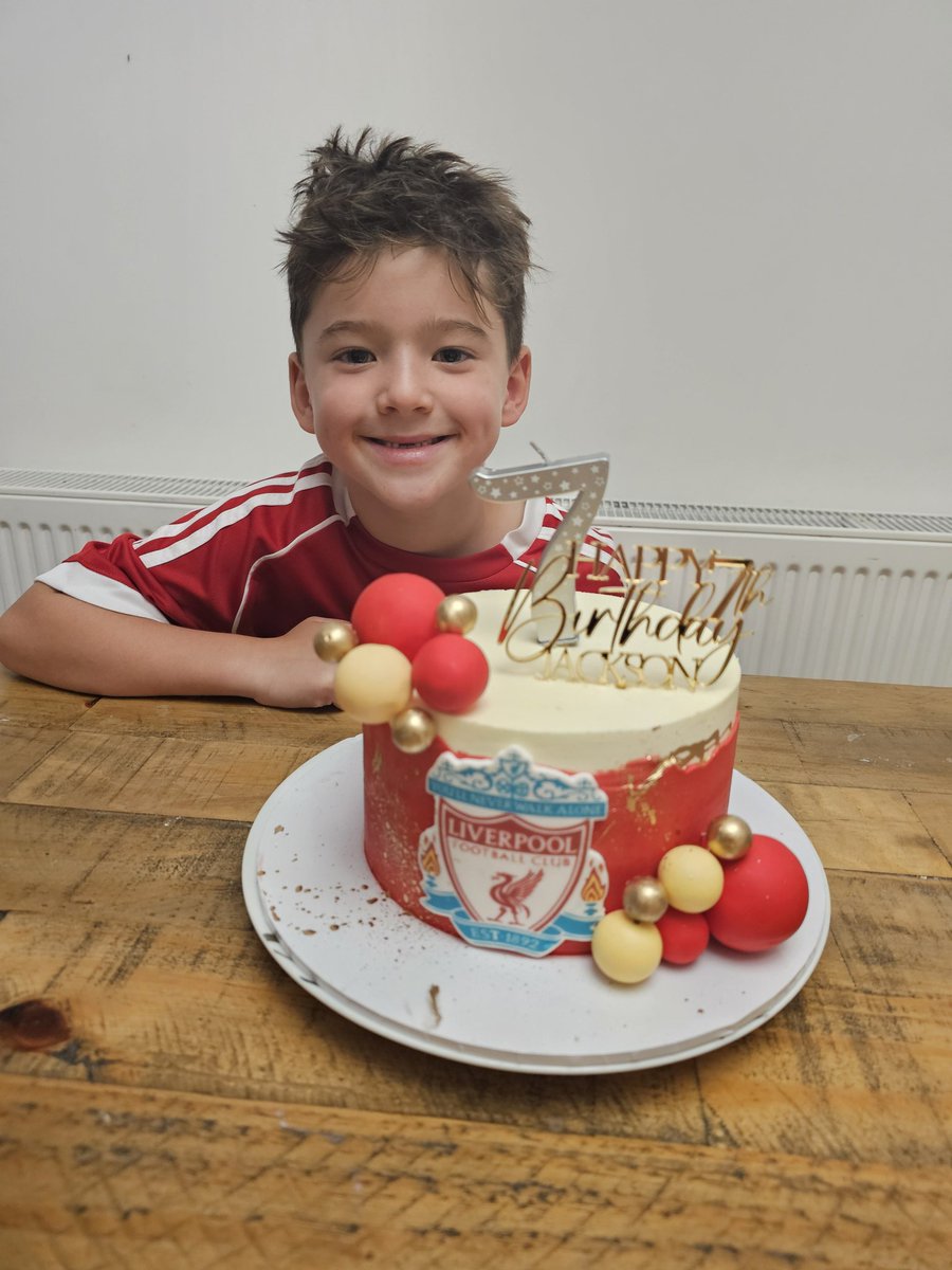 Adam Kearney (@kiwiadam14) on Twitter photo Another incredibly talented Luton cake maker if anyone needs one 🎂
Bakes With Love did an incredible job on this <a href="/LFC/">Liverpool FC</a> superfan's birthday cake... and gosh it tasted amazing too 😍
A very happy (now) 7 year-old 🙏
Check them out on Insta: instagram.com/_bakeswithlove… Another incredibly talented Luton cake maker if anyone needs one 🎂
Bakes With Love did an incredible job on this <a href="/LFC/">Liverpool FC</a> superfan's birthday cake... and gosh it tasted amazing too 😍
A very happy (now) 7 year-old 🙏
Check them out on Insta: instagram.com/_bakeswithlove…