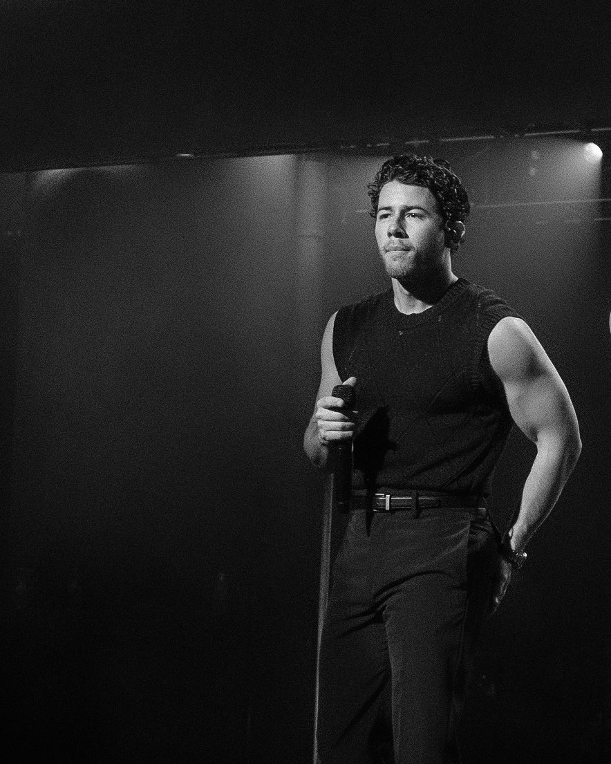 jonasbrothers's tweet photo. ILLINOIS! See you tonight https://t.co/qJHJJH52ck