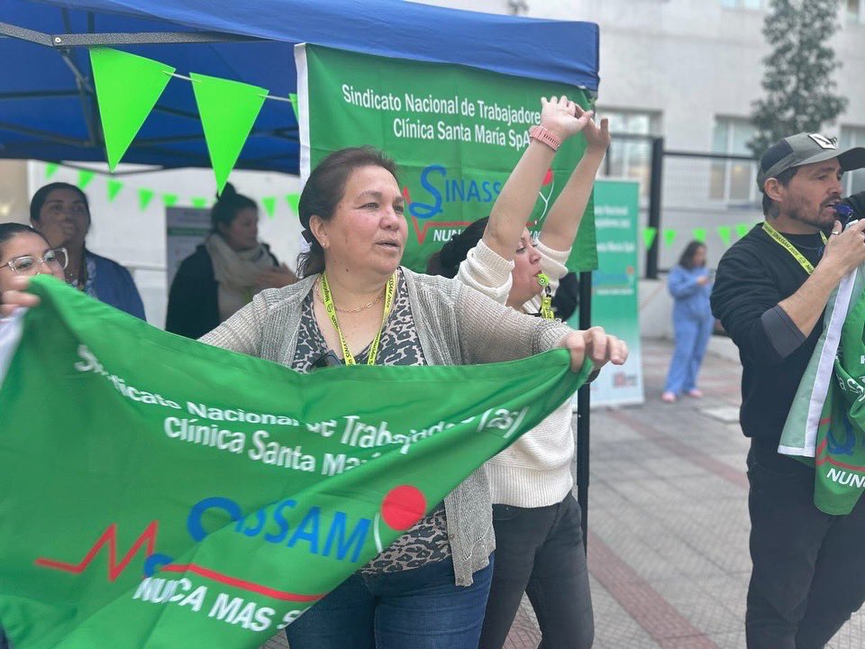 #Hoy realizamos gran jornada informativa en Clínica Santa María👉 sindicato en terreno junto a nuestr@s soci@s para explicar una insuficiente última oferta del empleador.
#sindicatosinassam