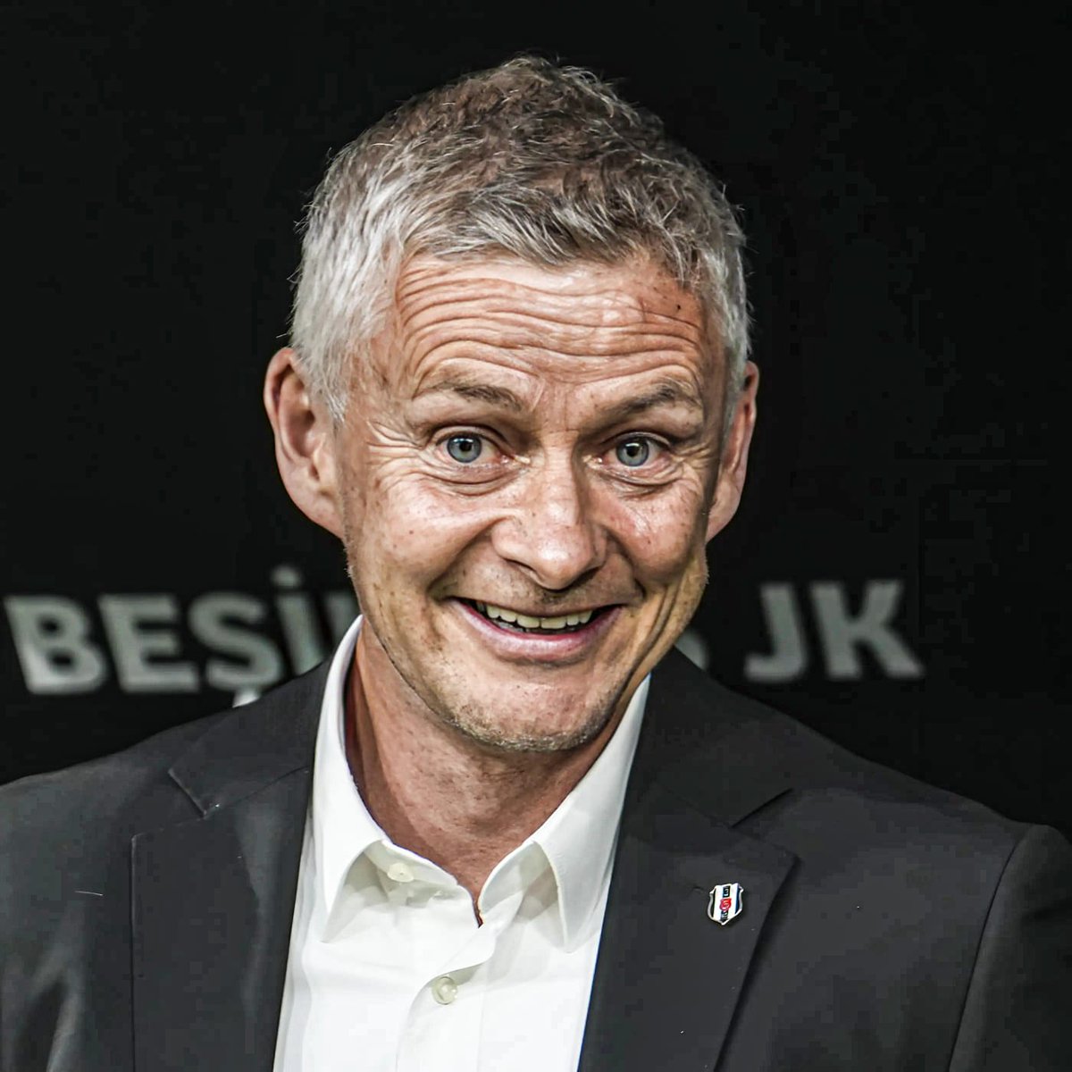 kartalhatti's tweet photo. Taraftarımız, #BeşiktaşBizimHocaBizim etiketiyle hocamız Ole Gunnar Solskjær’e destek oluyor. https://t.co/jmxGybI2kR