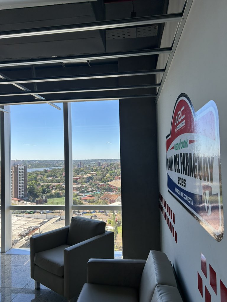 🎶 Largada simbólica:
•DJ set con Indio Rubio
•Show del Corso Encarnaceno
•✍️ Firma de autógrafos con los pilotos
•Ceremonia de presentación de los 48 autos inscriptos: 25 internacionales 🌍 y 23 nacionales 🇵🇾
•🔥 Gran cierre con el concierto de Tierra Adentro