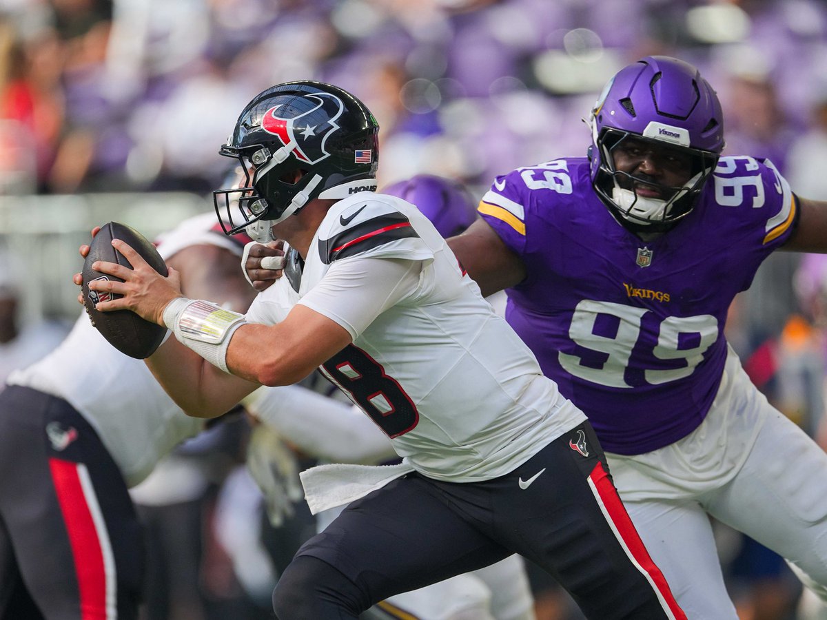 Undrafted rookie defensive lineman Elijah Williams is expected to be part of the #Vikings 53-man roster, sources tell <a href="/CBSSports/">CBS Sports</a>.

The Morgan State product has gone from rookie minicamp tryout player to now being in line to be on Minnesota’s 53-man roster.