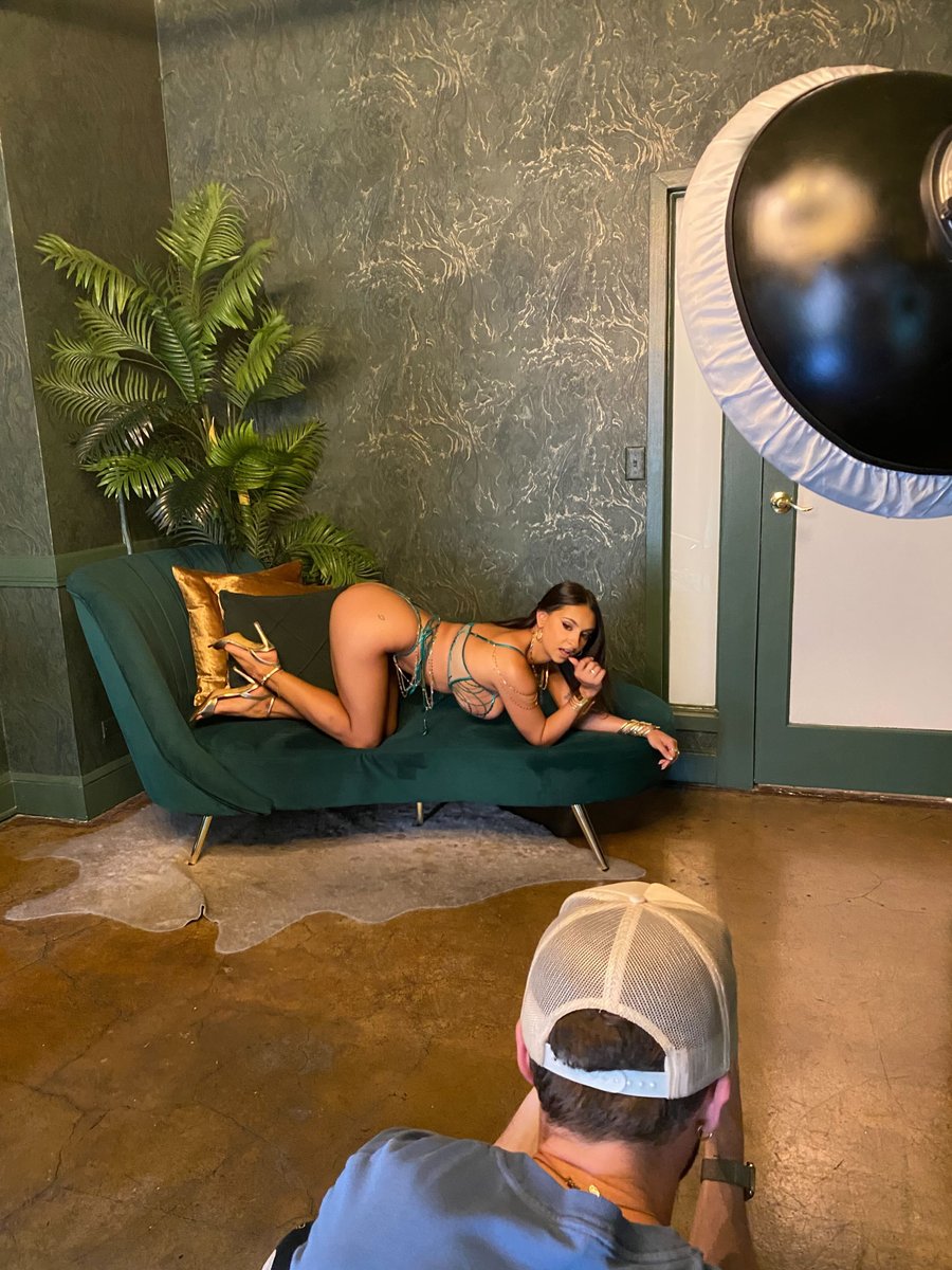 Heads up <a href="/HaileyRoseFucks/">🌹Hailey Rose🌹</a> fans: Catch her dripping in glam and spilling the tea in an <a href="/X3social/">X3 Expo // Jan 16-17, 2026</a> exclusive. Full feature drops soon ⏳✨