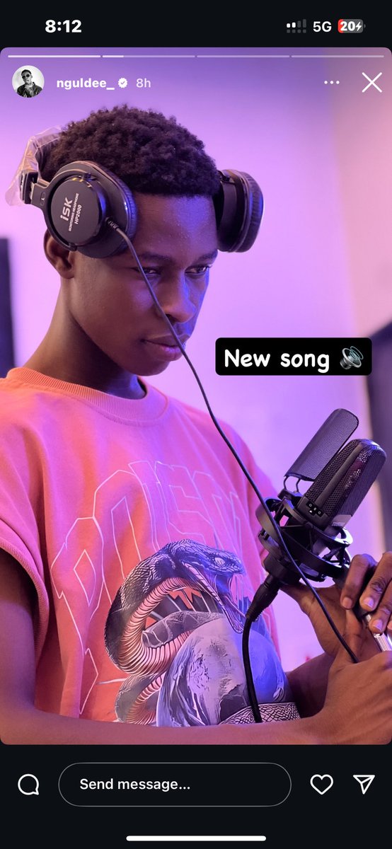 kaduna_blog's tweet photo. Ngulde is on fire! Just last week he dropped a song(Neman magana), and now he’s already hinting at a brand-new EP on his story. Could this mean back-to-back hits are coming our way?
.
.
#ngulde #music #artist https://t.co/FVRALfAt7D