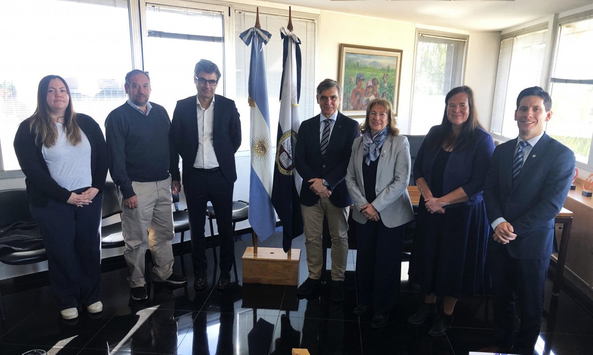 La rectora Esther Sanchez se reunió con Sergio Salinas, vicerrector de Internacionalización y Cooperación de la  Universidad de Zaragoza.

Ambas instituciones buscan concretar colaboraciones en proyectos de investigación, doble titulación y movilidad.

📲uncuyo.edu.ar/prensa/uncuyo-…