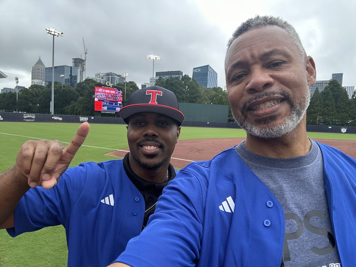 1CoachChristian's tweet photo. Thank you so much to the @LEADAtlanta for recognizing me as “An Everyday All Star” for the work that I do in the Atlanta Community. It was honor to be recognized alongside some great pillars in the Atlanta community. I am excited to continue doing the work! https://t.co/Ukl9ak0EKz
