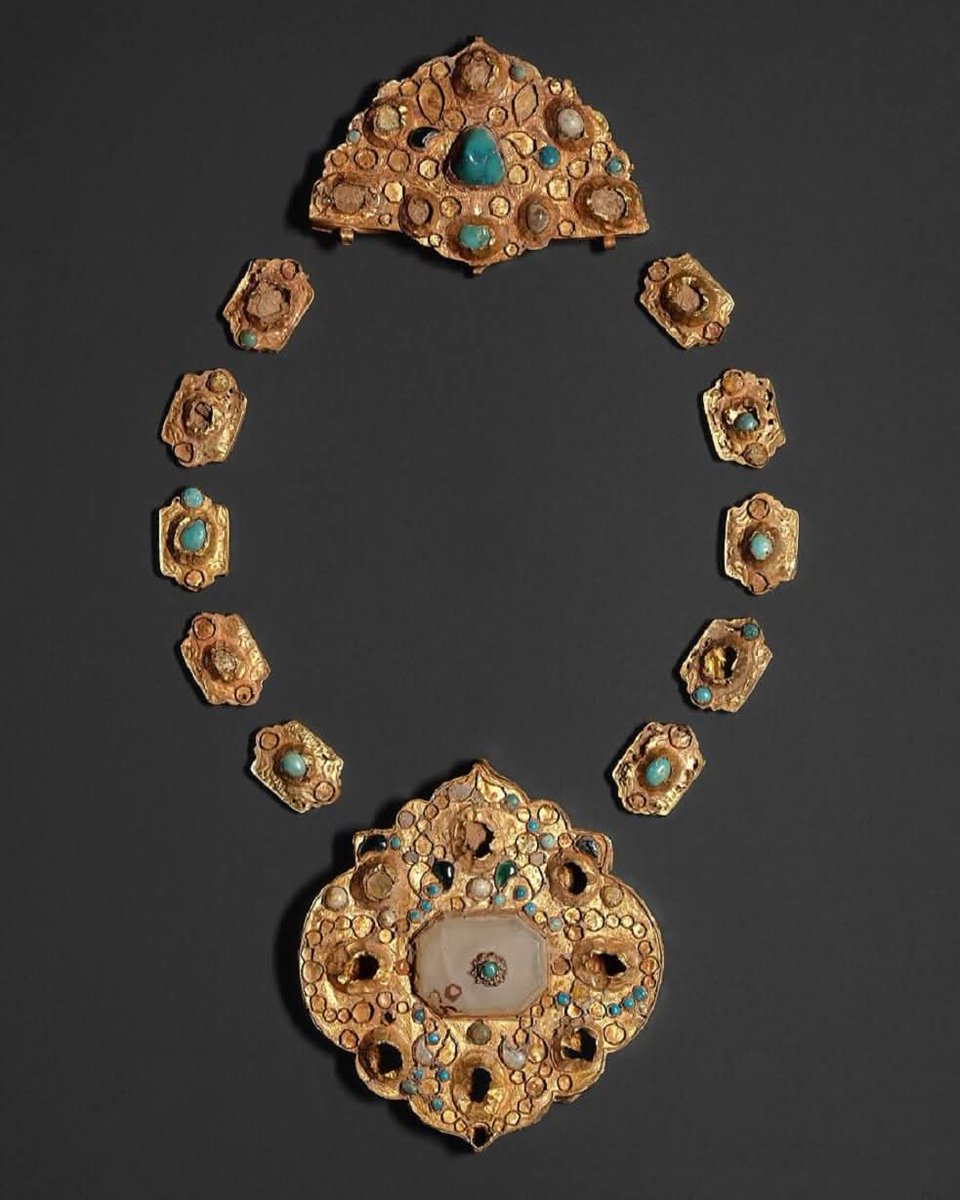 This #gold #necklace is one of the few remaining examples of #medieval #Islamic #jewelry. Learn more at
facebook.com/antiquesandmor…