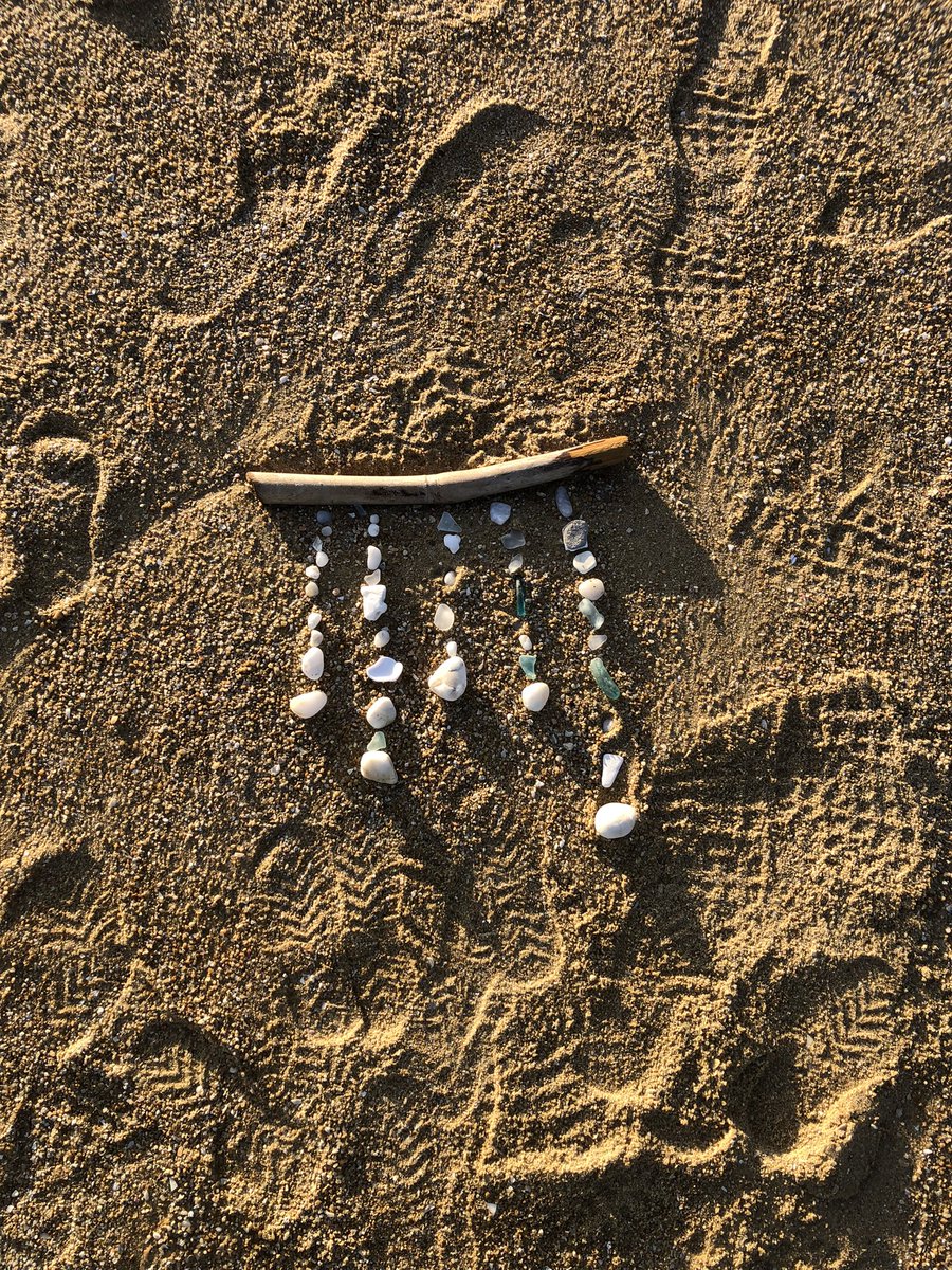 evi_10p's tweet photo. 砂浜のあーと🐚
 #有喜ビーチ https://t.co/GTaJQSiTme