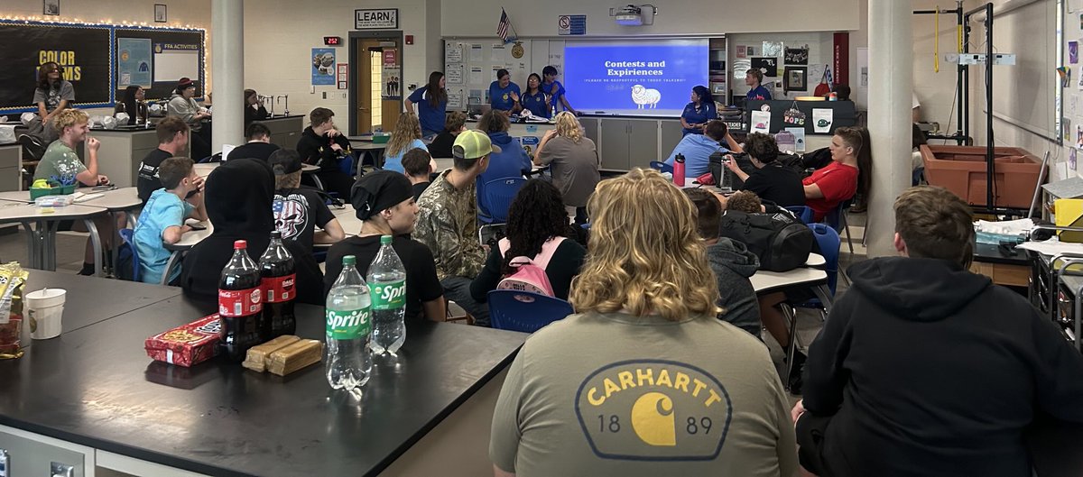 TheKCSD's tweet image. A huge attendance for ⁦@ScottEagles⁩ FFA club meeting after school. Potential members learning about all of the opportunities FFA has to offer. Get involved and make connections at school. #TeamKenton