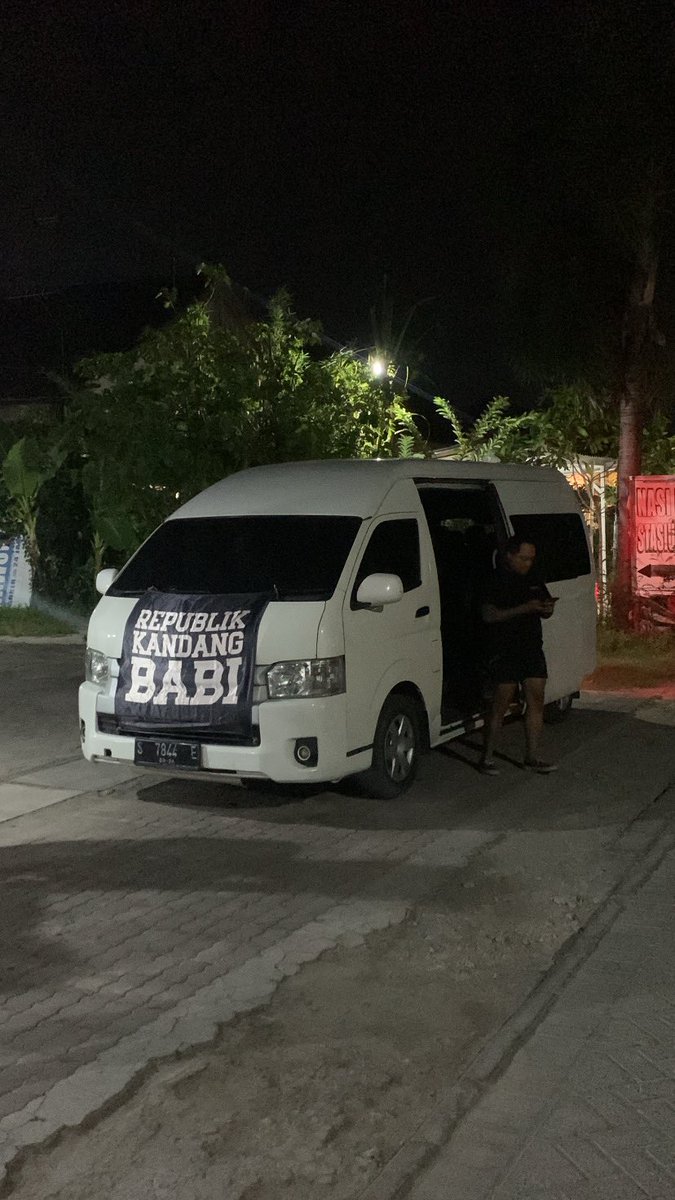 republik kandang babi lebih sejahtera dari republik indonesia