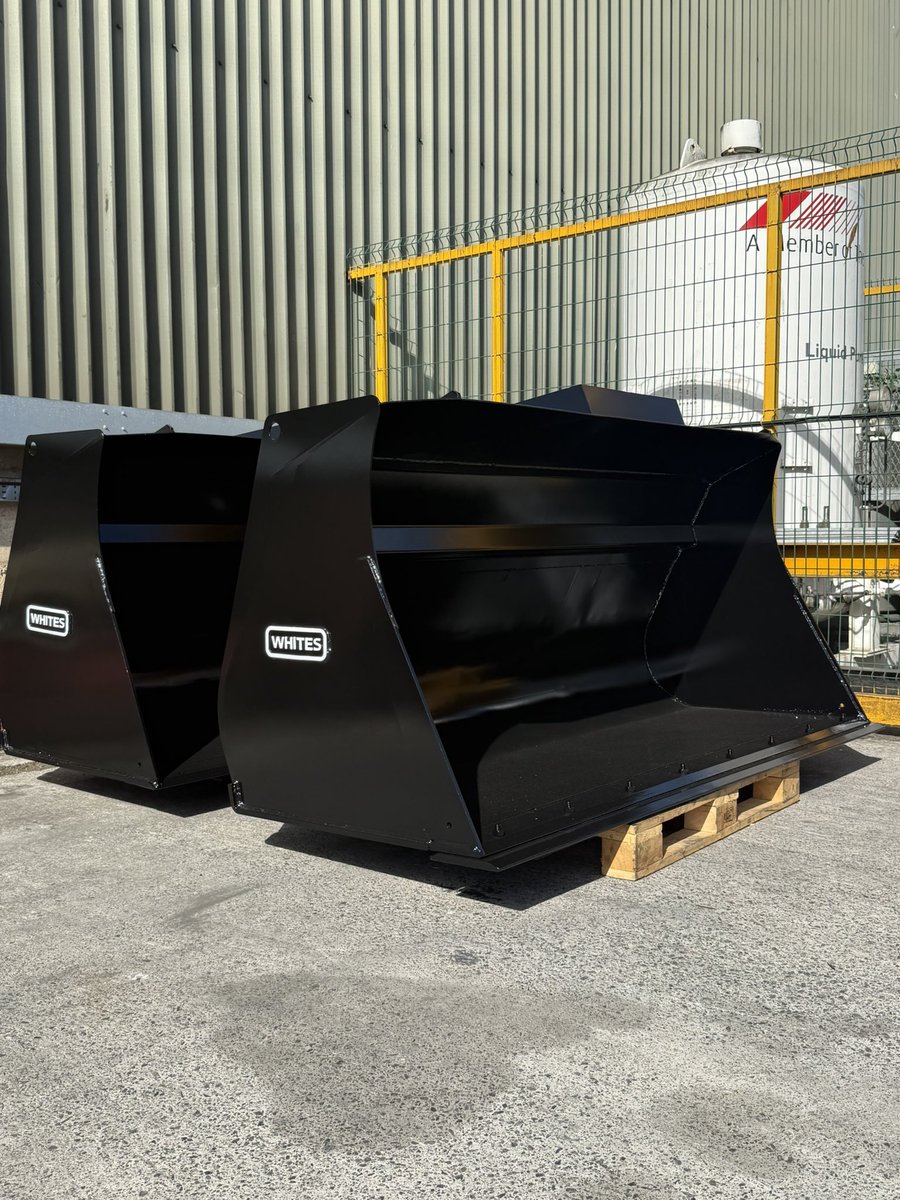 WhitesBuckets's tweet photo. JCB 406 QH mounted buckets heading out today #whitesdifference #madeinbritain #jcb #wheeledloader #attachments https://t.co/ldjeCi6U0M