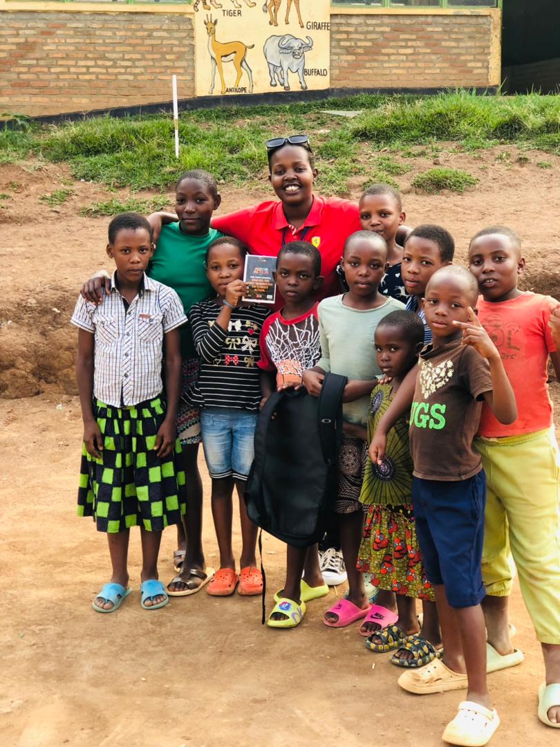 qsimpactrwanda's tweet photo. On Aug 23, QS Impact Kigali Council & #GreenSugira brought #IntoreMuBiruhuko to 40+ pupils at Gasharu
They learned waste sorting, carbon impact & water-saving tips — proving young learners can be climate heroes! 💚
#SDG4 #SDG13 #ClimateAction #QsImpact #IntoreMuBiruhuko https://t.co/PjevDTmizd