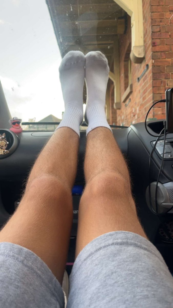my feet are sweaty af today… who wants to come take a sniff?