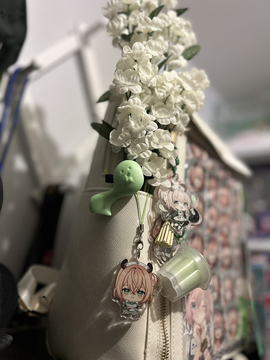 I forgot to add the fan made napling. Ty to the person that gave em out during VVL back in July!
