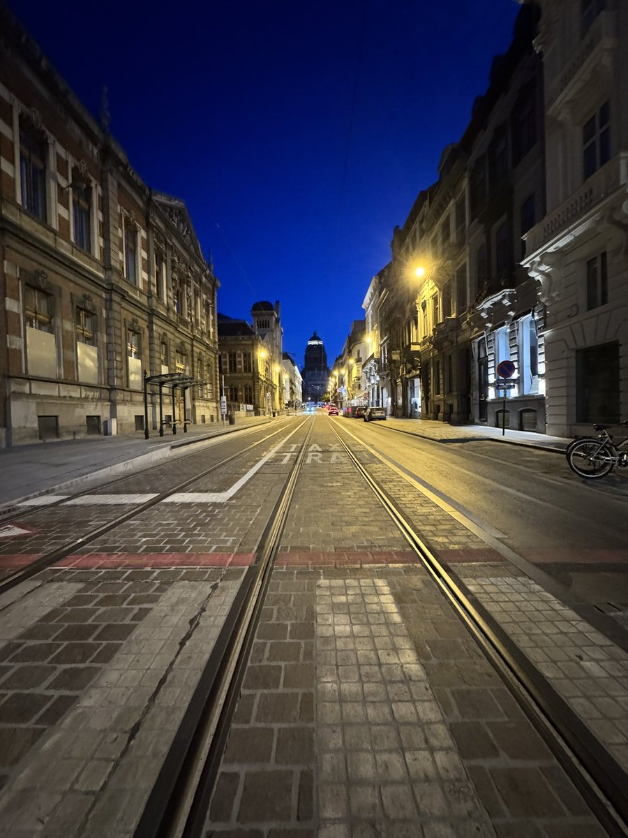 Travaux rue de la régence prennent forme pour le bonheur de ses habitants #bruxellois et navetteurs #Bruxelles #brussels