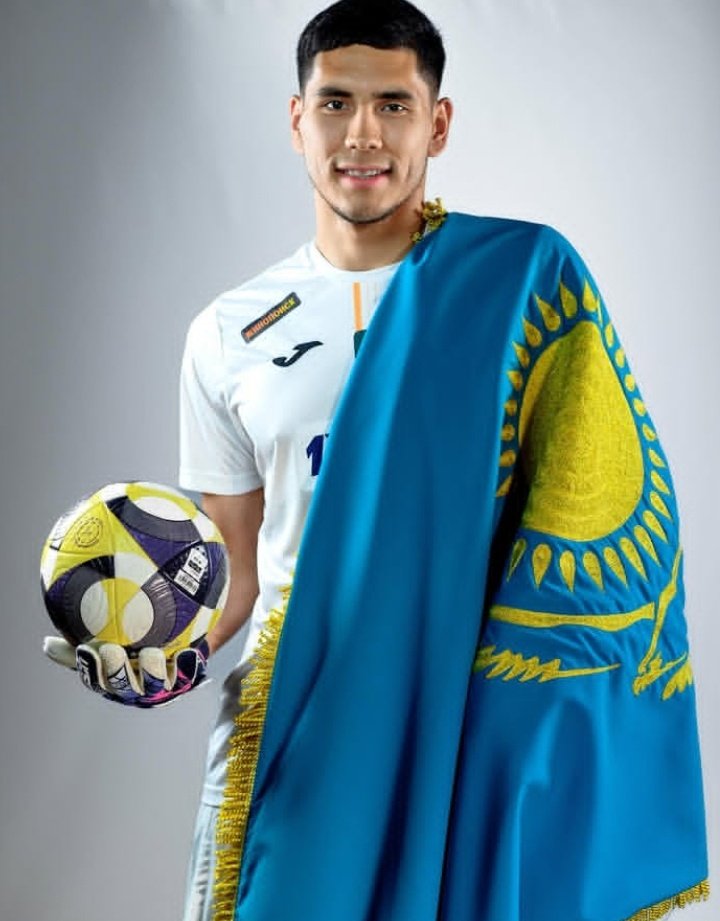 21 yaşındaki kaleci Temirlan Anarbekov, Celtic karşısındaki üstün performansıyla Kairat Almaty'yi Şampiyonlar Ligi'ne taşıdı.

Kazakistan deplasmanı yüklendi..