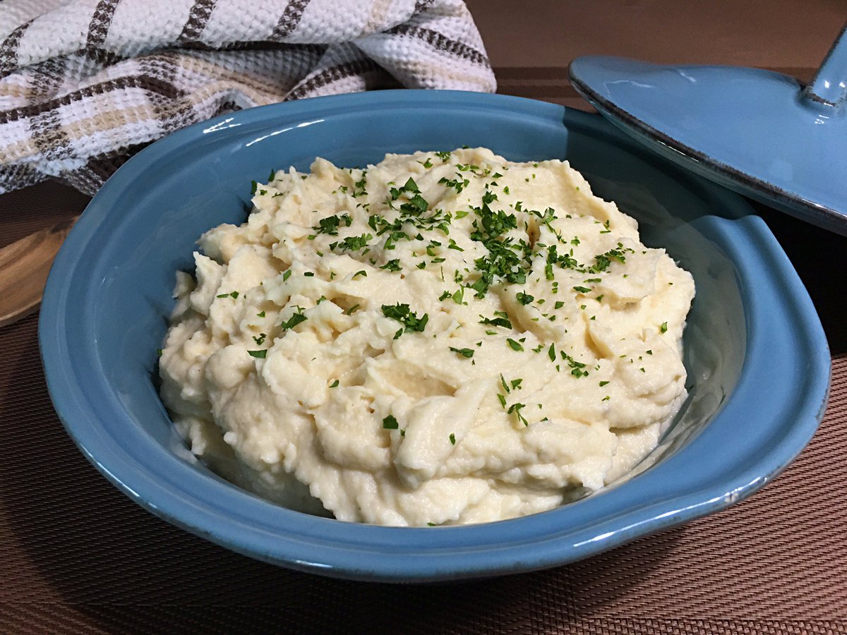 clubfoody1's tweet photo. Today is #VegetableDay🍆🥦🥕
Cauliflower & Celery Root Purée... WOW! 🤯
(check out my next posts👆 & the previous ones 👇 for more vegetable recipes)

#YouTube 📽️: https://t.co/ysZ6rhPPDT
RECIPE ➡️: https://t.co/QfJvz7RnaD

@EventGuideToday @DiningGuide2Day #RecipeOfTheDay