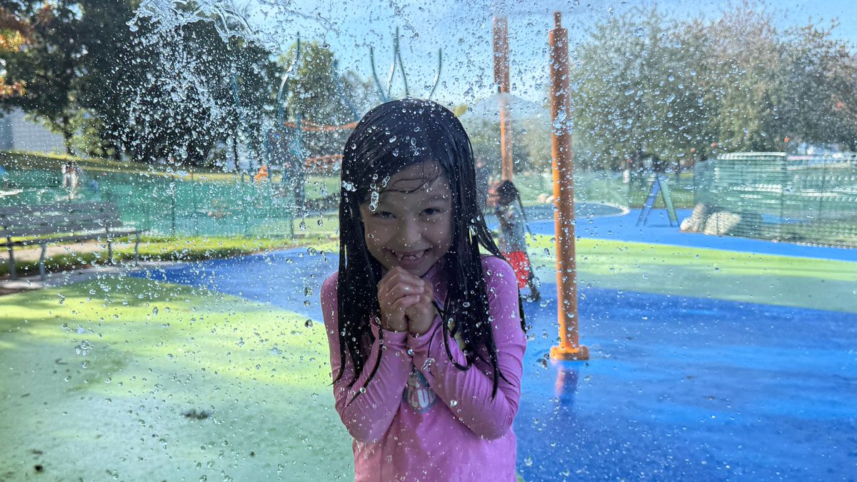 CRAB Park’s playground &amp; splash pad just got a refresh! 

New play structure, tot swings, riders, carousel, rubber surfacing, benches, tables &amp; trees. Splash pad repainted &amp; paved. 

Grateful to <a href="/PortVancouver/">Port of Vancouver</a> &amp; <a href="/DP_World/">DP World</a> for their financial contribution.