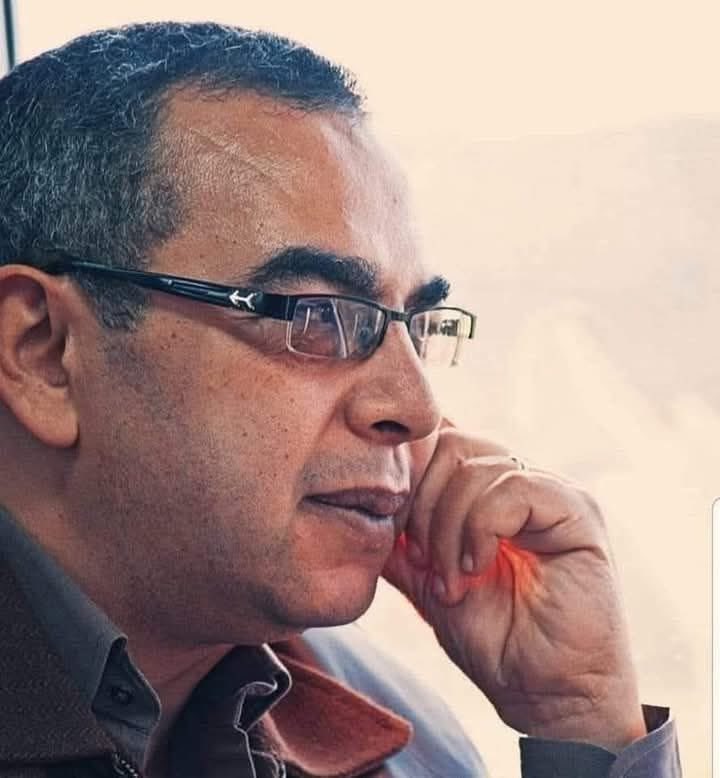 لا تسألني عن حالي فأنا دائماً بخير، مهما أختلف الشعور ومهما كانت الظروف، ستجد ذات الأجابه نفسها، أعرف كيف أتجاوز كل شي وحدي، دون الحاجة إلى كتف لأتكي عليه أو لشخص أنثر عليه ما بداخلي الحاجة إلى الناس ضعف وأنا أكره أن أكون ضعيف في نظر أحد حتى لثوانٍ.

-أحمد خالد توفيق.