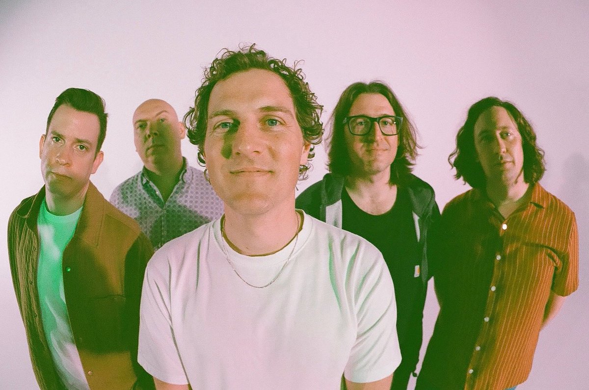 Joe checked in with The Symptones about their newest EP. Read our interview with the band on our newsletter. 

📸: Nick McFarlane

open.substack.com/pub/earcoffee/…