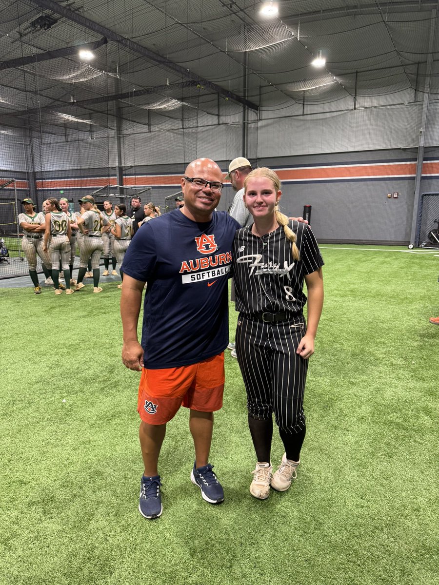 Had so much fun <a href="/AuburnSoftball/">Auburn Softball</a> team camp. Really grateful for the time spent in the bullpen with <a href="/rykerzc/">Ryker Zane Chason</a>, and the defensive and hitting instruction with <a href="/KateMalveaux/">Kate Malveaux</a>, <a href="/DJSanders37/">Doni Jeneé</a> and <a href="/CoachMalveaux/">Chris Malveaux</a>. I can’t wait to come back!
<a href="/FuryXhelton/">Fury Platinum X- Higdon/ Helton</a> <a href="/Jeremy_P_Higdon/">Jeremy Higdon</a> <a href="/Brandon14Carr/">Brandon Carr</a>